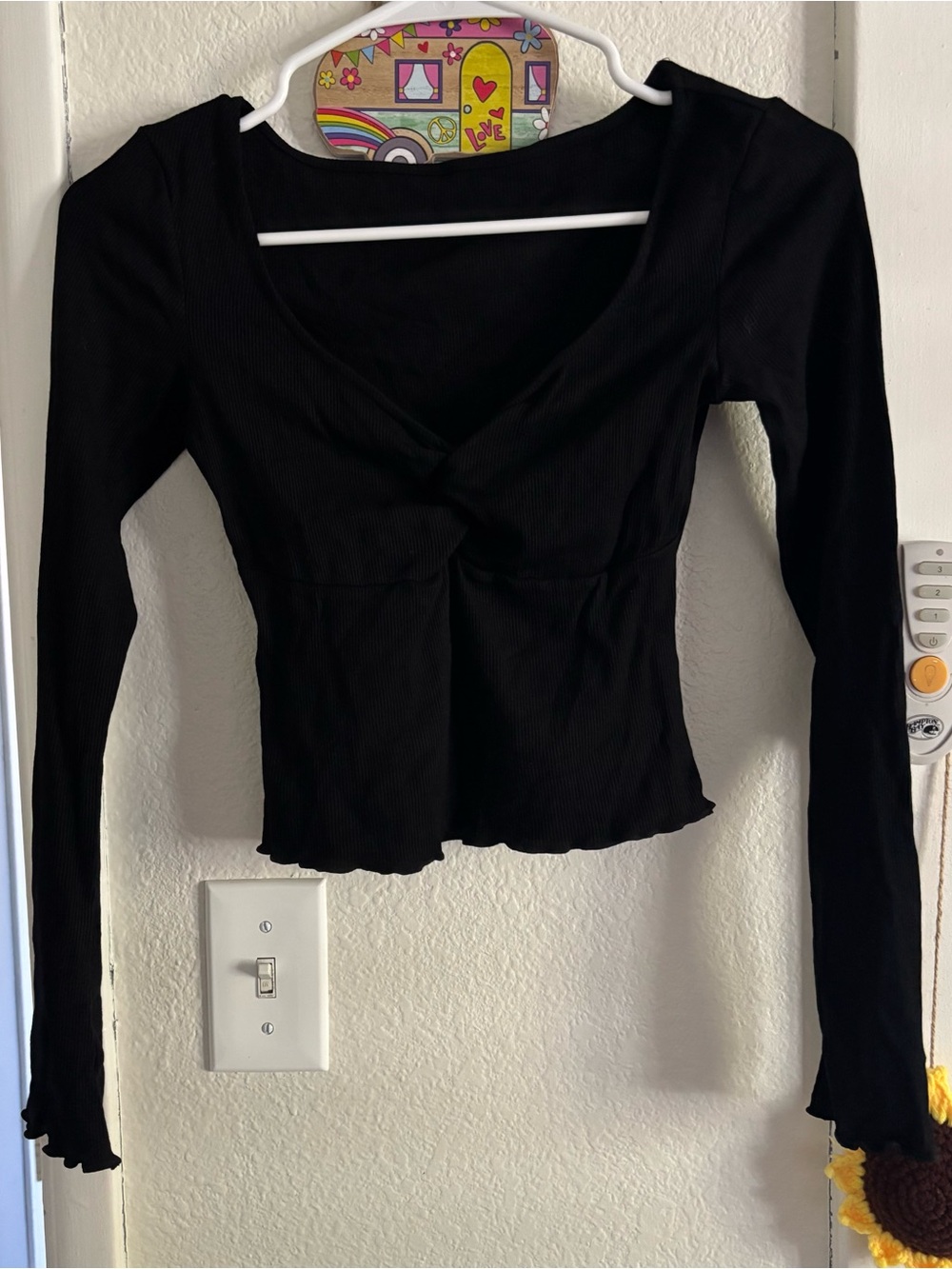 HALARA Black Ribbed Twist-Front Long Sleeve Tee NWOT - Picture 3 of 9